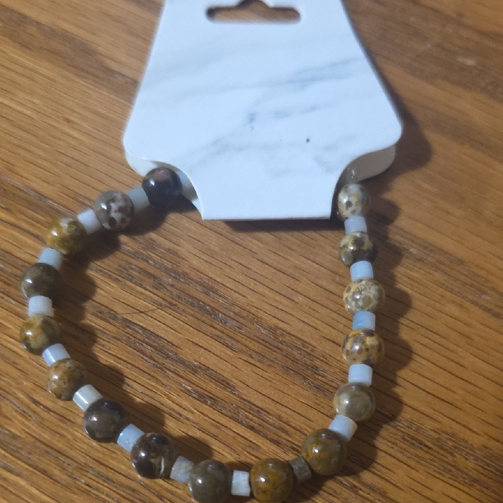 Stretch Beaded Stone Bracelet in Earthy Brown and White